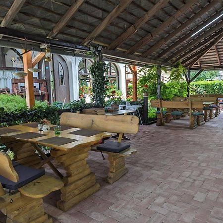 Margareta Etterem Es Vendeghaz Gasthaus Балатонберень Экстерьер фото