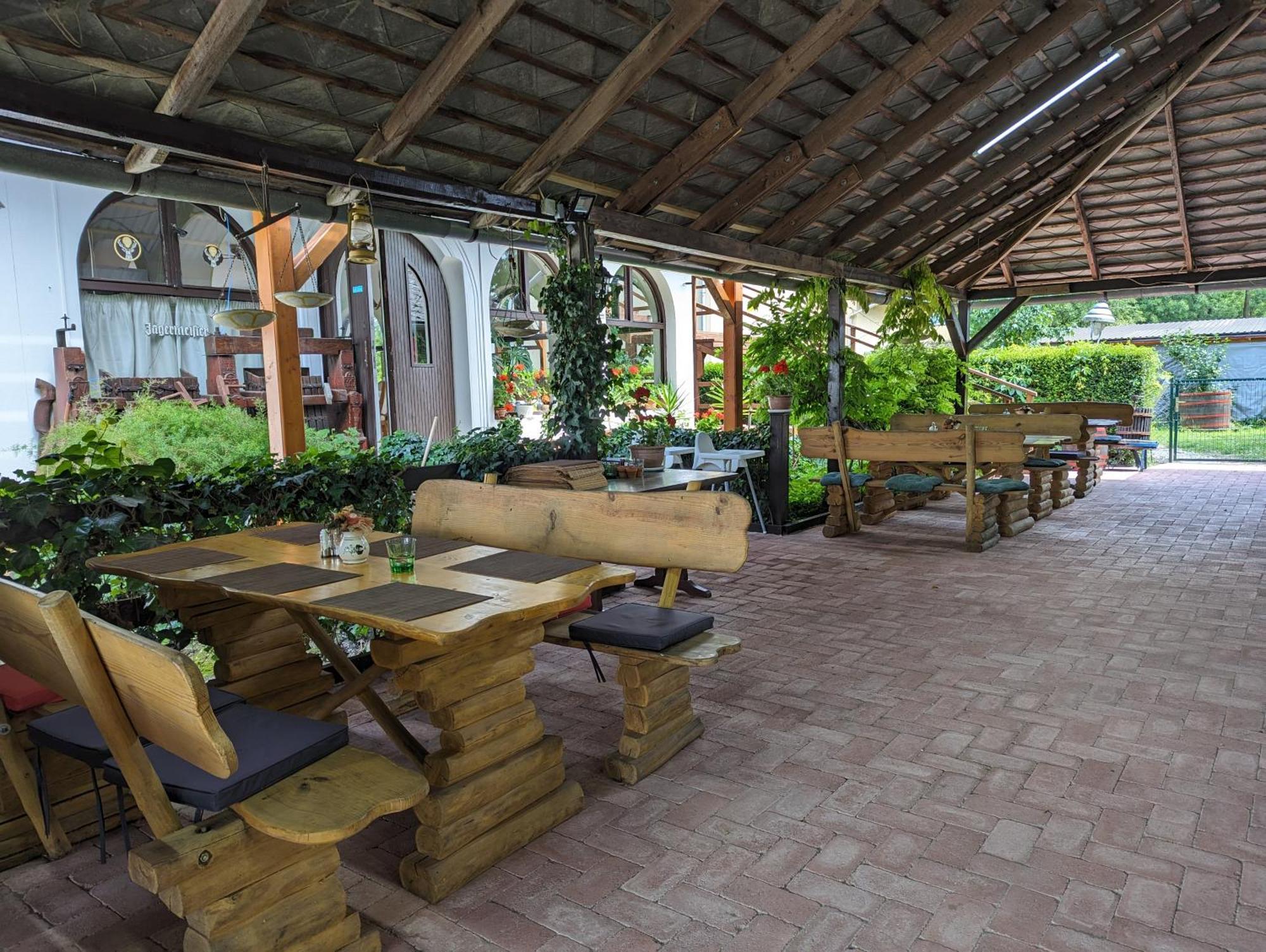 Margareta Etterem Es Vendeghaz Gasthaus Балатонберень Экстерьер фото